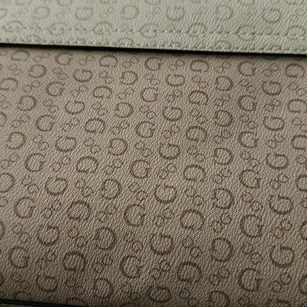 Beautiful GUESS purse - Picture 4 of 5